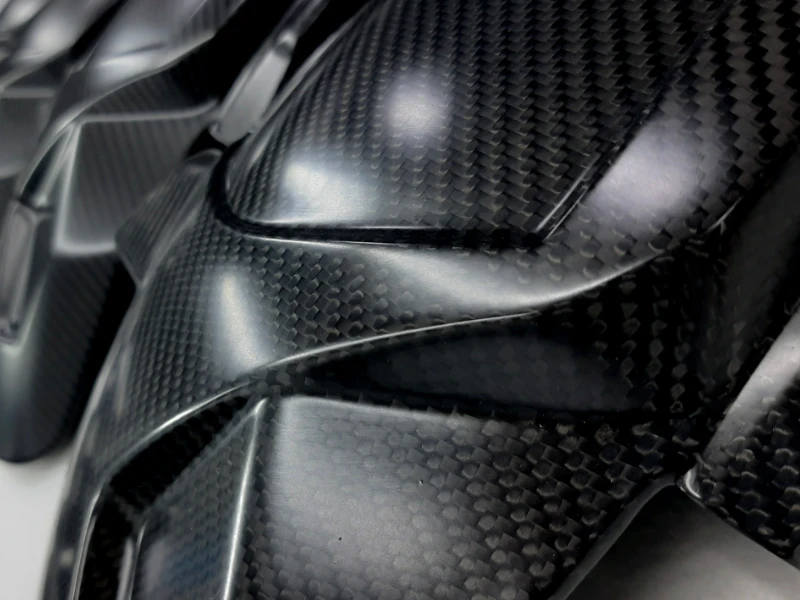 rivestimento-superfici-in-fibra-di-carbonio